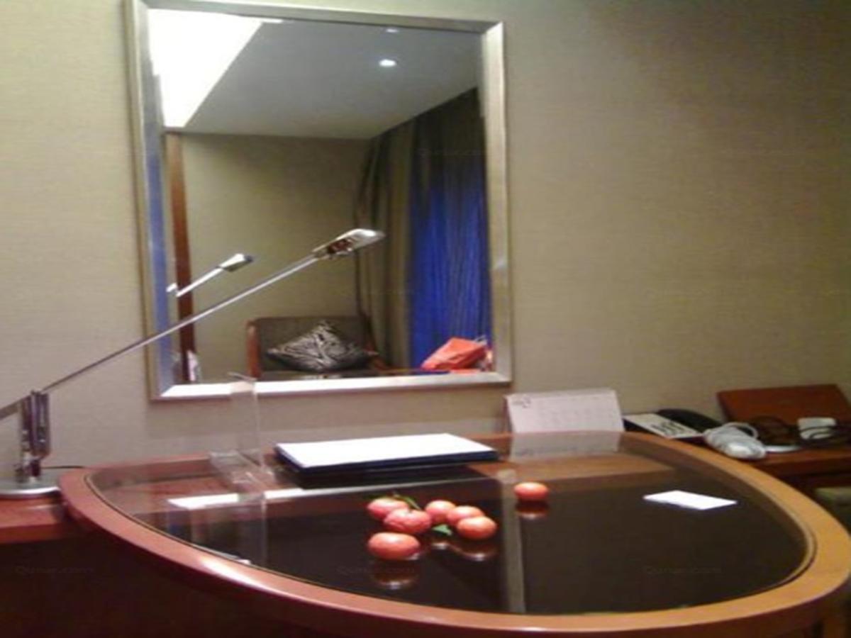 Gloria Grand Hotel Wuxi Уси Екстериор снимка