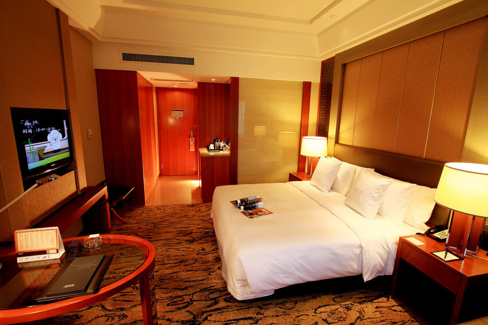 Gloria Grand Hotel Wuxi Уси Екстериор снимка